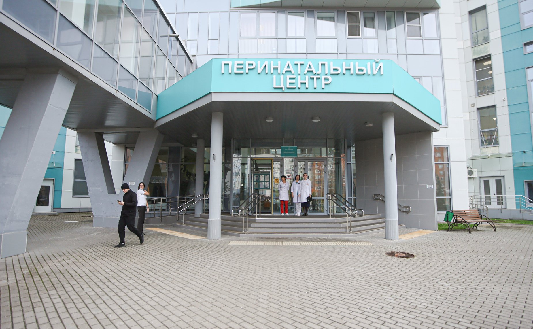 Сенаторы РФ посетили Псковский перинатальный центр