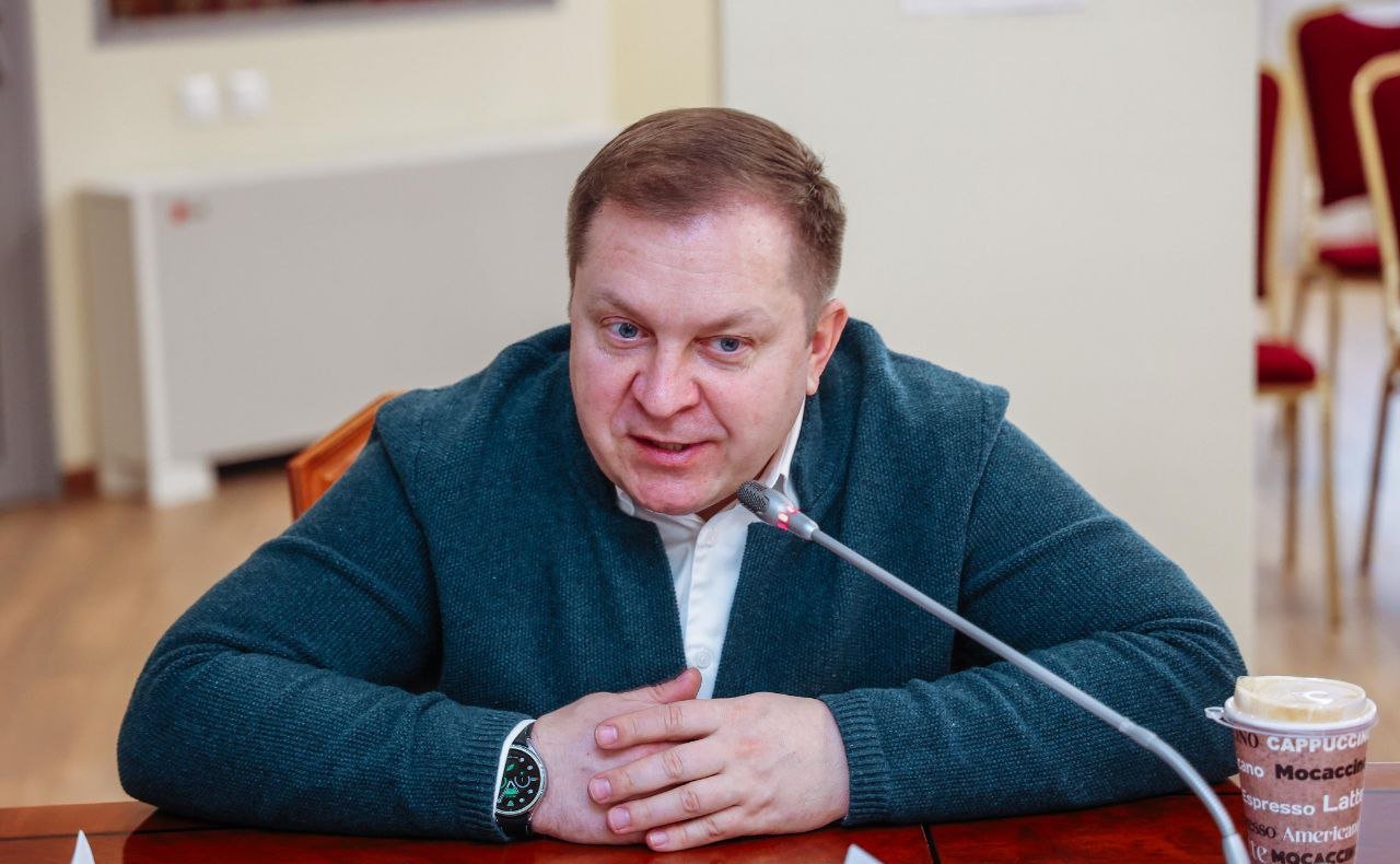 Андрей Хапочкин провёл совещание по проблемам качества связи в новых микрорайонах