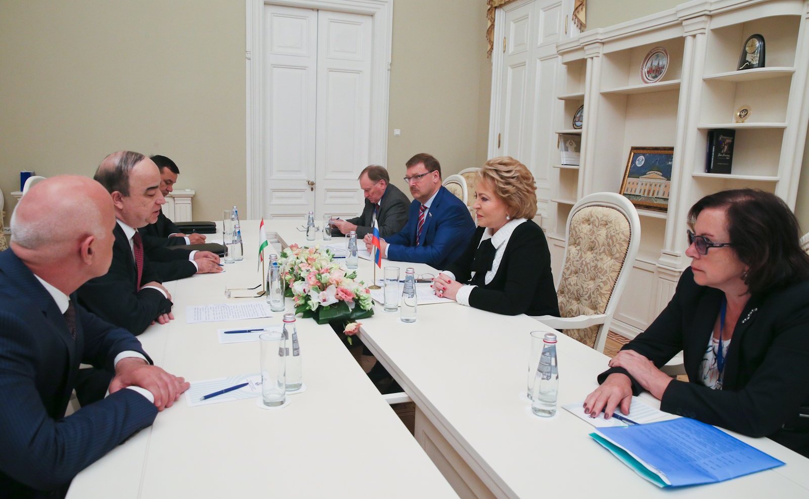 Председатель Совета МПА СНГ Валентина Матвиенко провела встречу с Председателем Маджлиси Намояндагон (нижней палаты) Маджлиси Оли (Парламента) Республики Таджикистан Шукурджоном Зухуровым