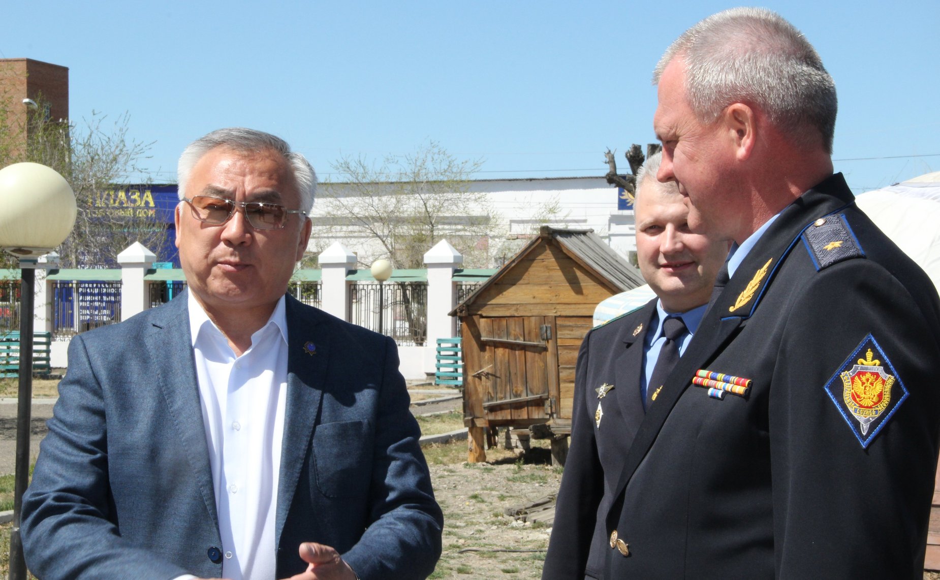 Баир Жамсуев провел совещание, в котором приняли участие начальник Пограничного управления ФСБ России по Забайкальскому краю