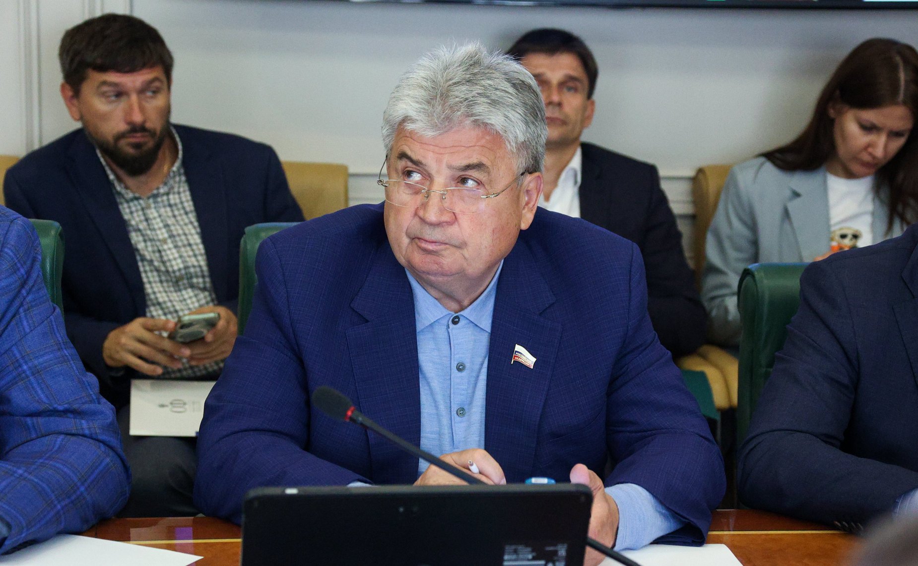 Геннадий Емельянов