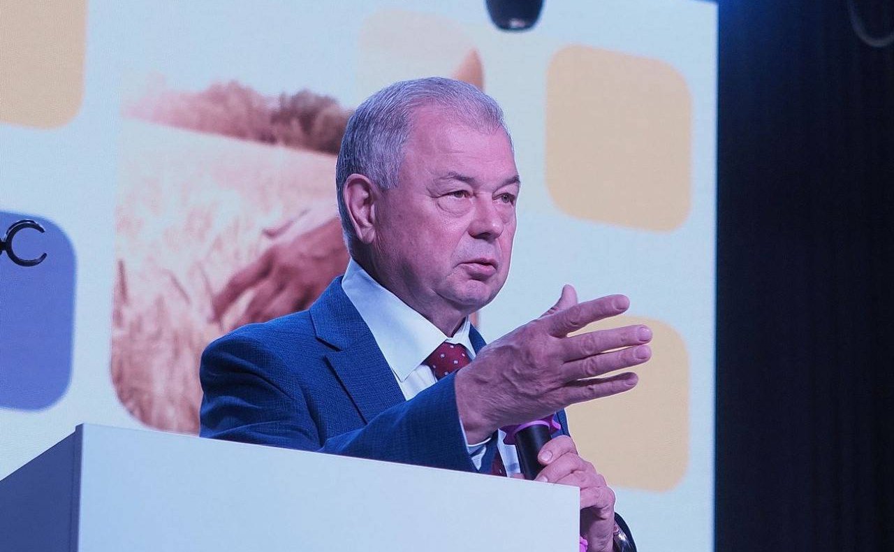 Анатолий Артамонов