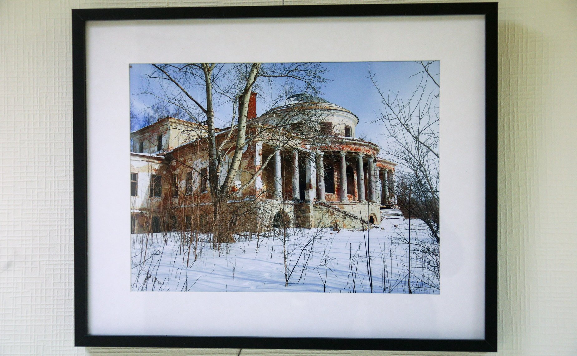 В Совете Федерации открылась фотовыставка, посвященная проекту пензенских добровольцев «По следам забытых усадеб»