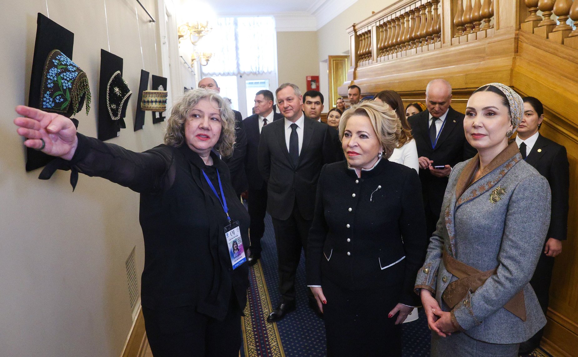 Валентина Матвиенко и Огулджахан Атабаева вместе осмотрели экспозиции Туркменистана и других стран на площадке IV Международного форума «Содружество моды»