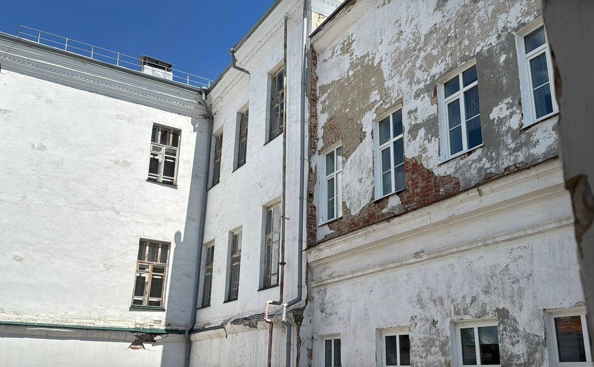 Айрат Гибатдинов проверил ход ремонта школ в Ульяновске