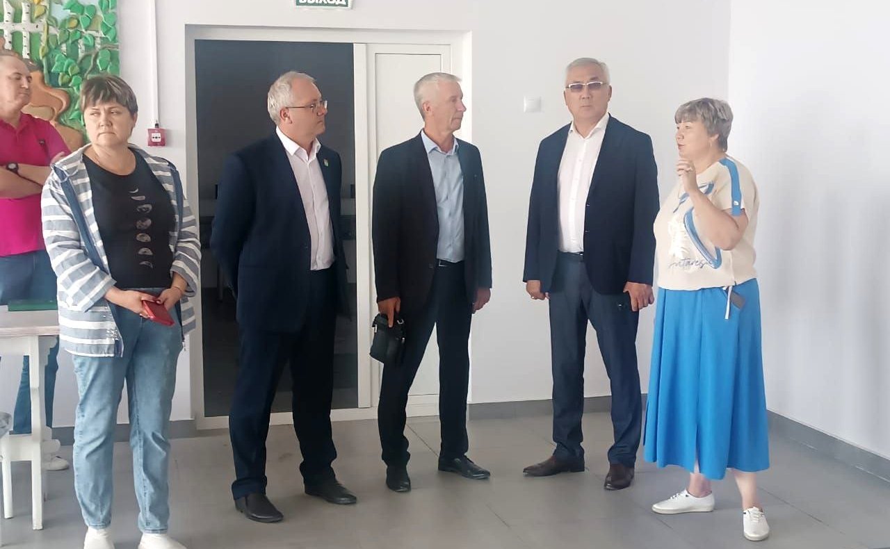 Баир Жамсуев побывал в селах Малоархангельск и Красный Чикой Красночикойского района, осмотрел социально значимые объекты и встретился с жителями