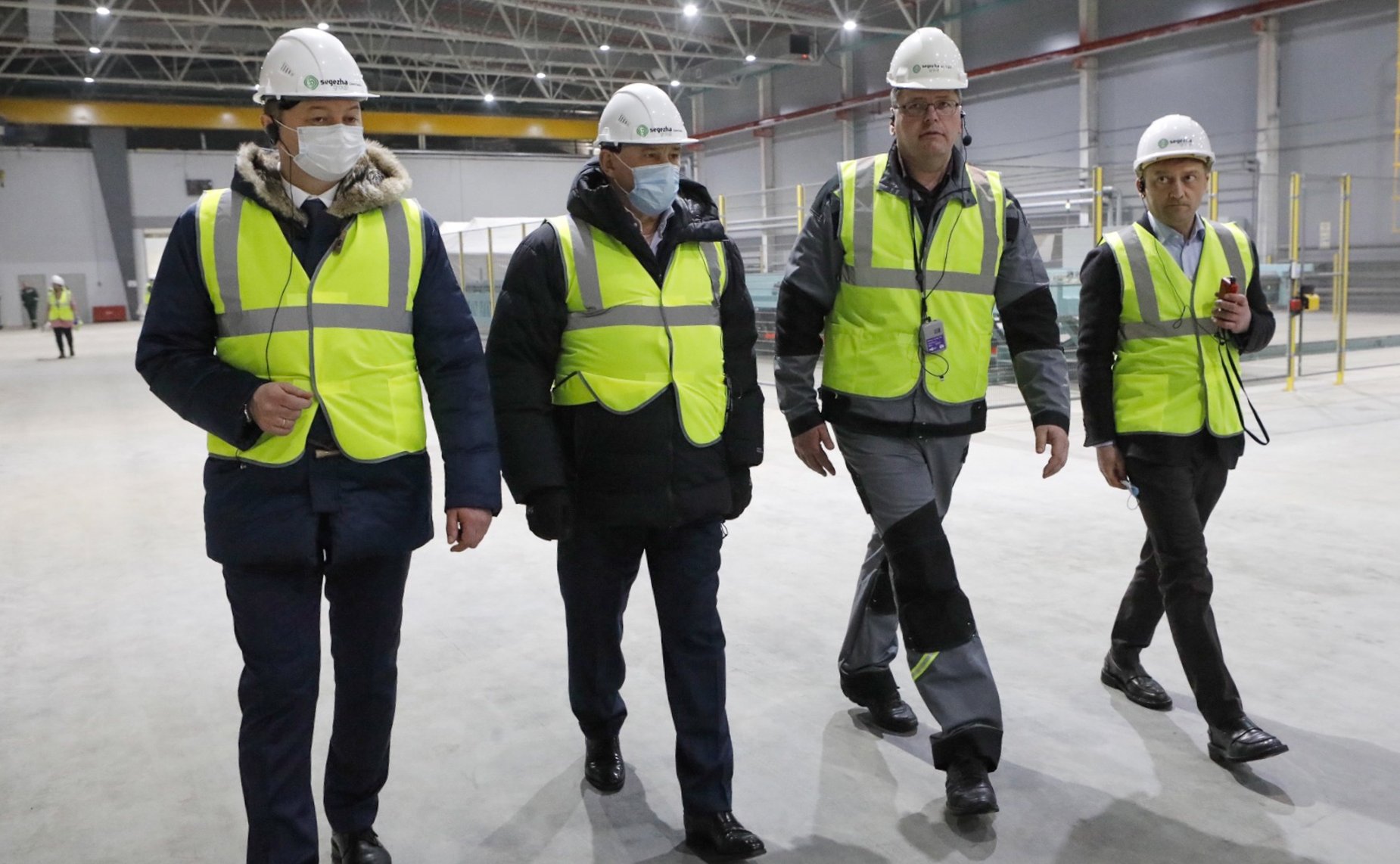 Юрий Воробьев посетил новое предприятие деревообрабатывающей промышленности Вологодской области — завод «Сокол СиЭлТи»