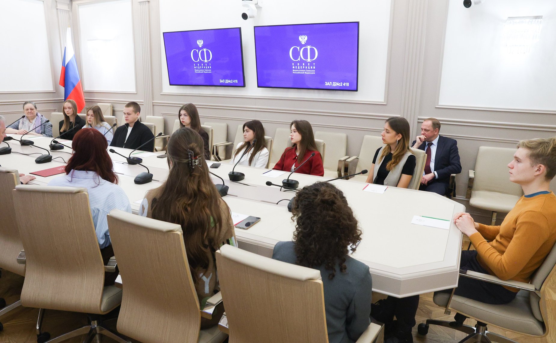 Встреча Анатолия Артамонова со студентами Государственного университета управления