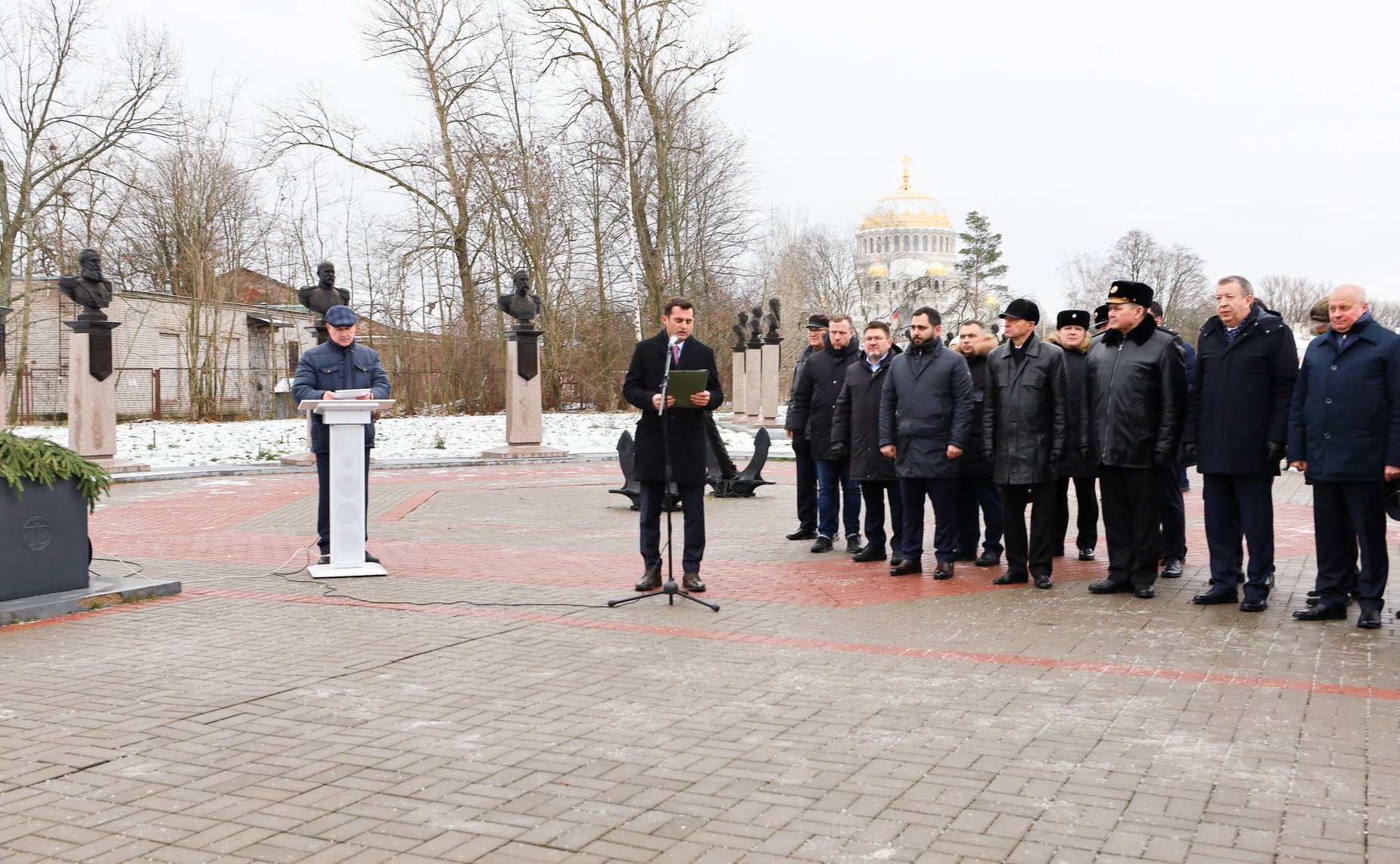 Сенаторы РФ приняли участие в торжественной церемонии открытия памятника Адмиралу флота Советского Союза Исакову Ивану Степановичу