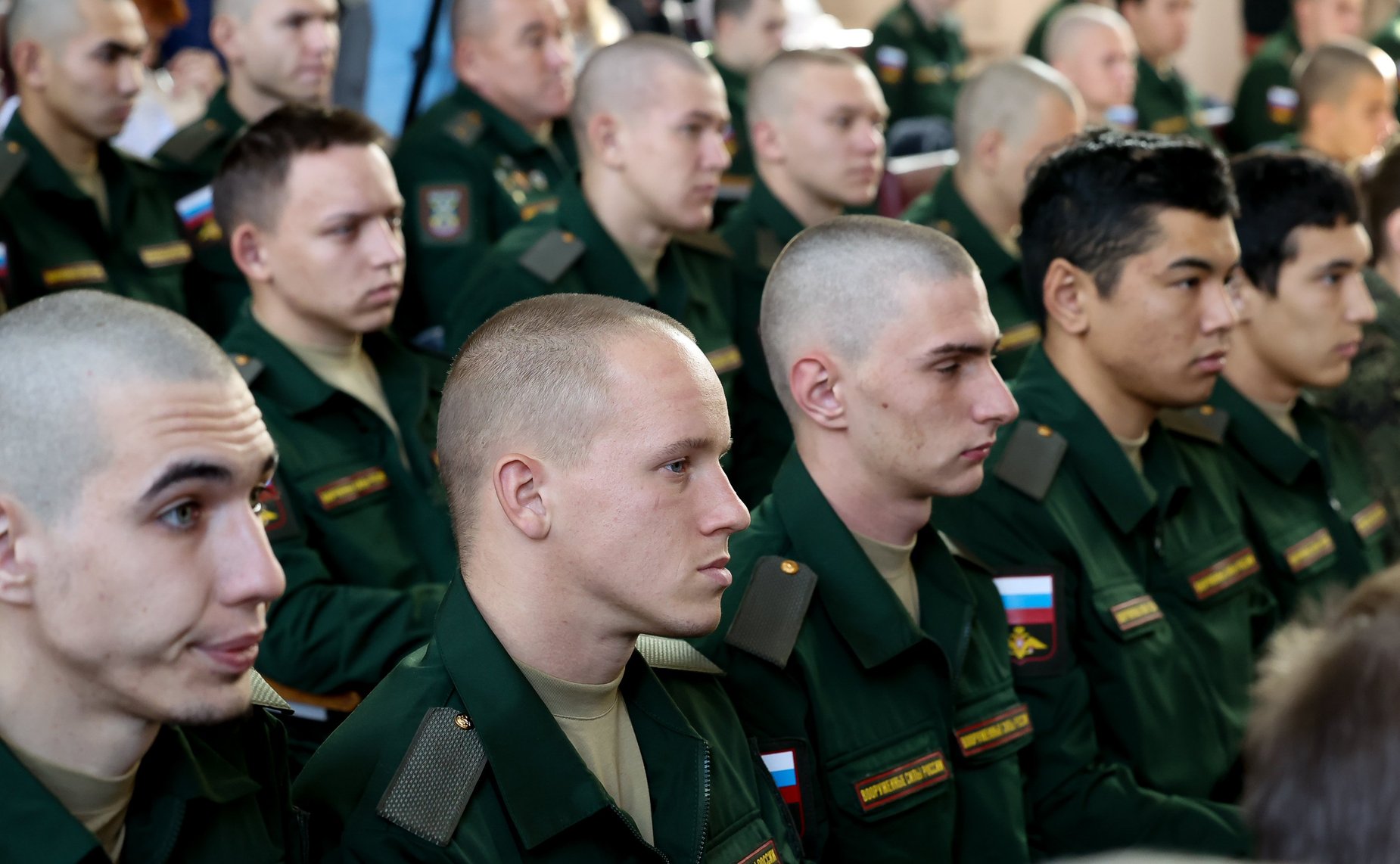 Вместе с губернатором Игорем Бабушкиным сенатор Александр Башкин принял участие в мероприятии по отправке к местам прохождения воинской службы призывников Астраханской области