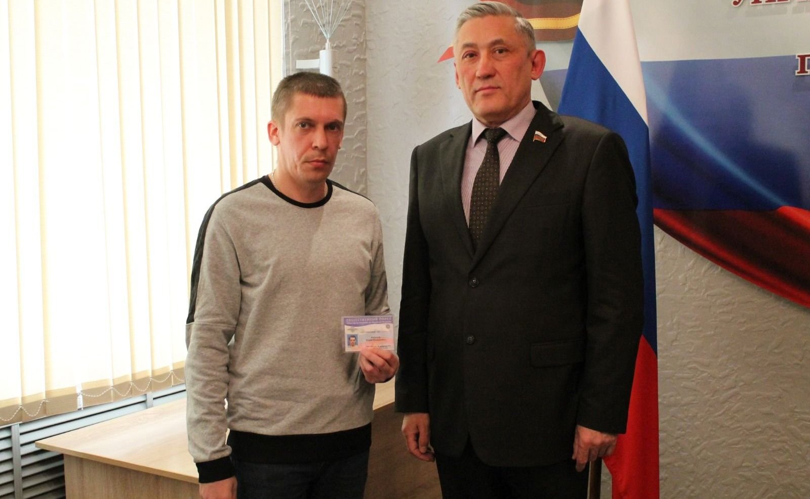 Юрий Валяев провел торжественную церемонию вручения удостоверений членам обновленного Общественного совета в Еврейской автономной области