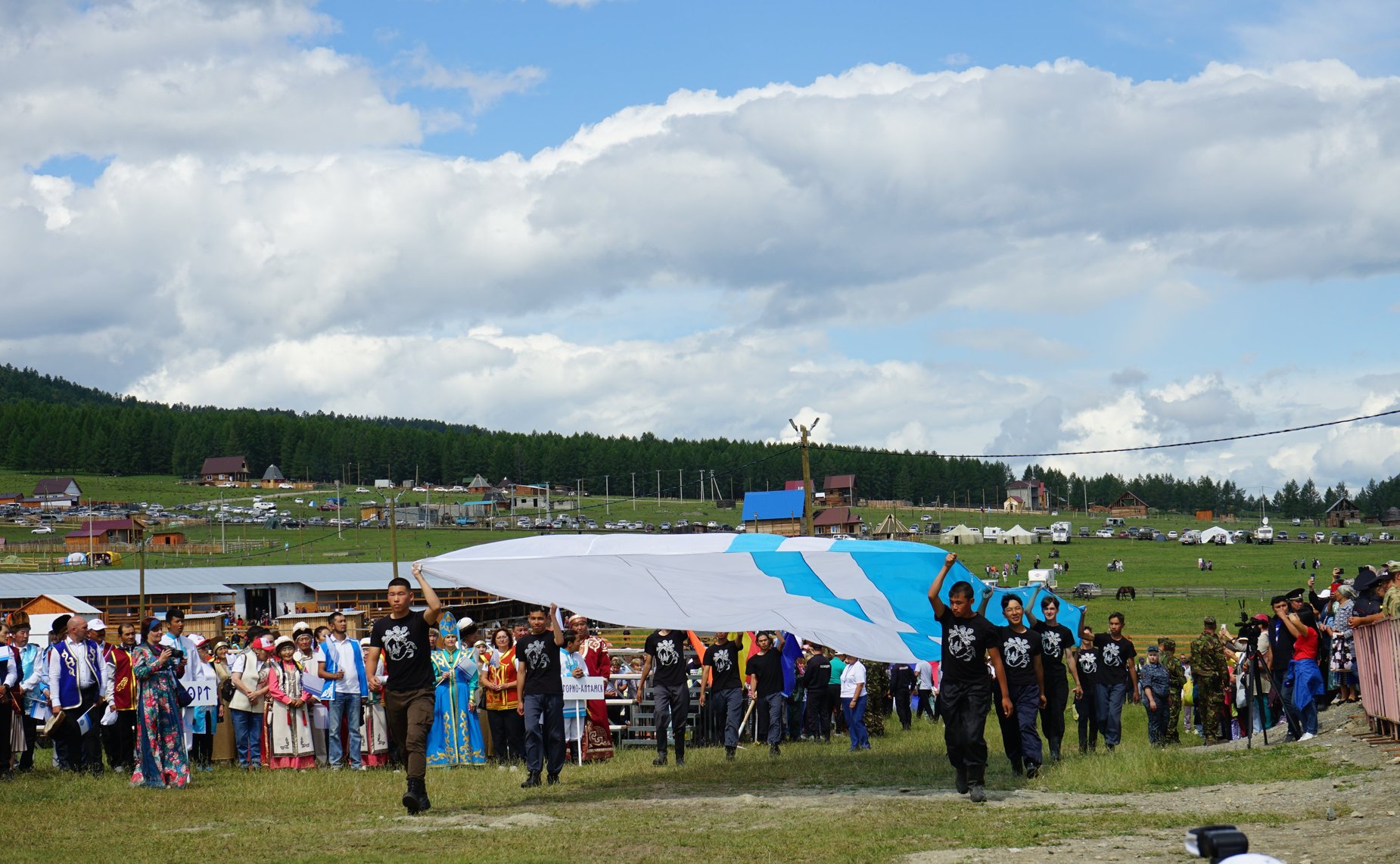 Владимир Полетаев в ходе рабочей поездки посетил Межрегиональный праздник алтайского народа «Эл Ойын»