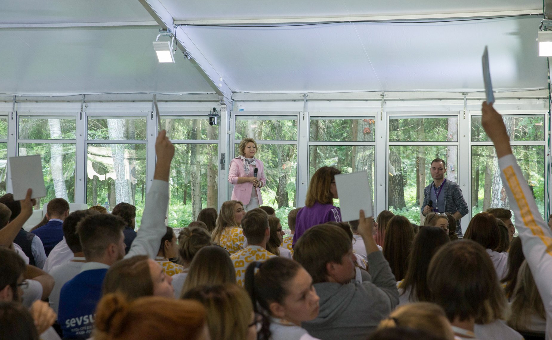 Встреча Валентины Матвиенко с участниками смены «Экосреда – образование» Всероссийского молодежного образовательного форума «Территория смыслов» на озере Сенеж