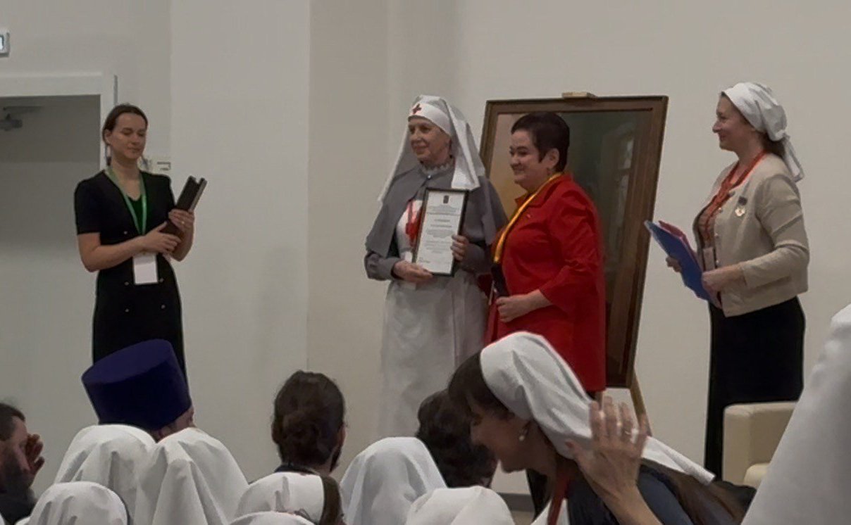 Лариса Мельник выступила перед участницами Первого съезда сестёр милосердия Крыма и Новороссии