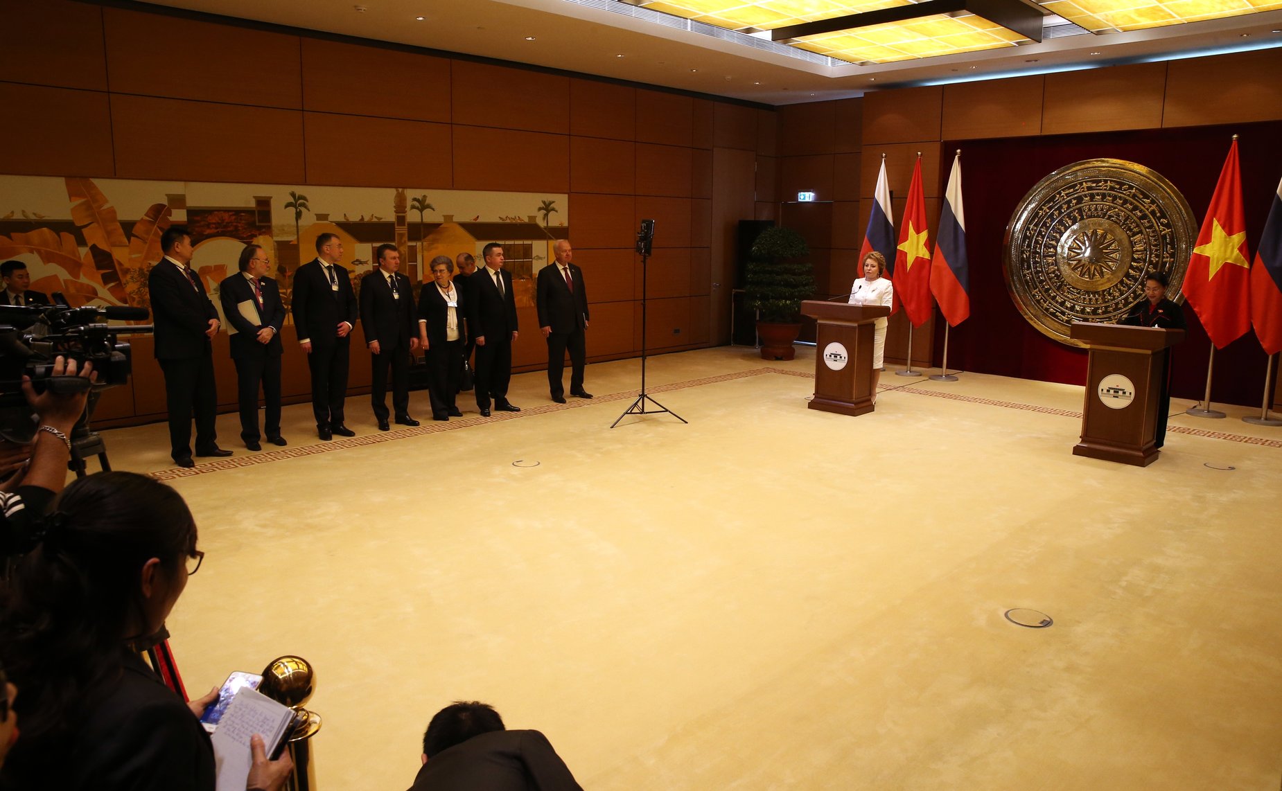 Брифинг Валентины Матвиенко и Премьер-министром Правительства Вьетнама Нгуен Суан Фука