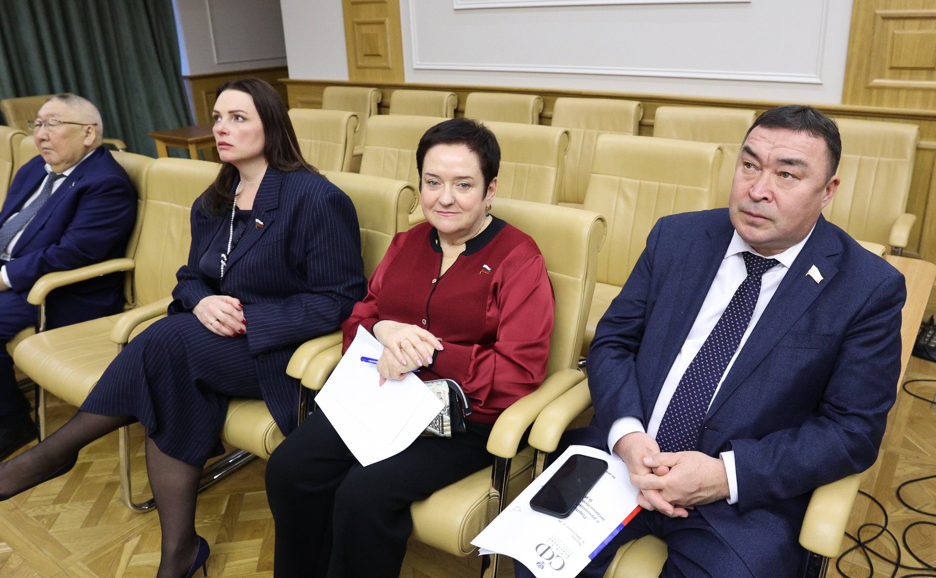 Встреча сенаторов РФ с руководителем Федерального медико-биологического агентства Вероникой Скворцовой в формате «парламентского диалога»