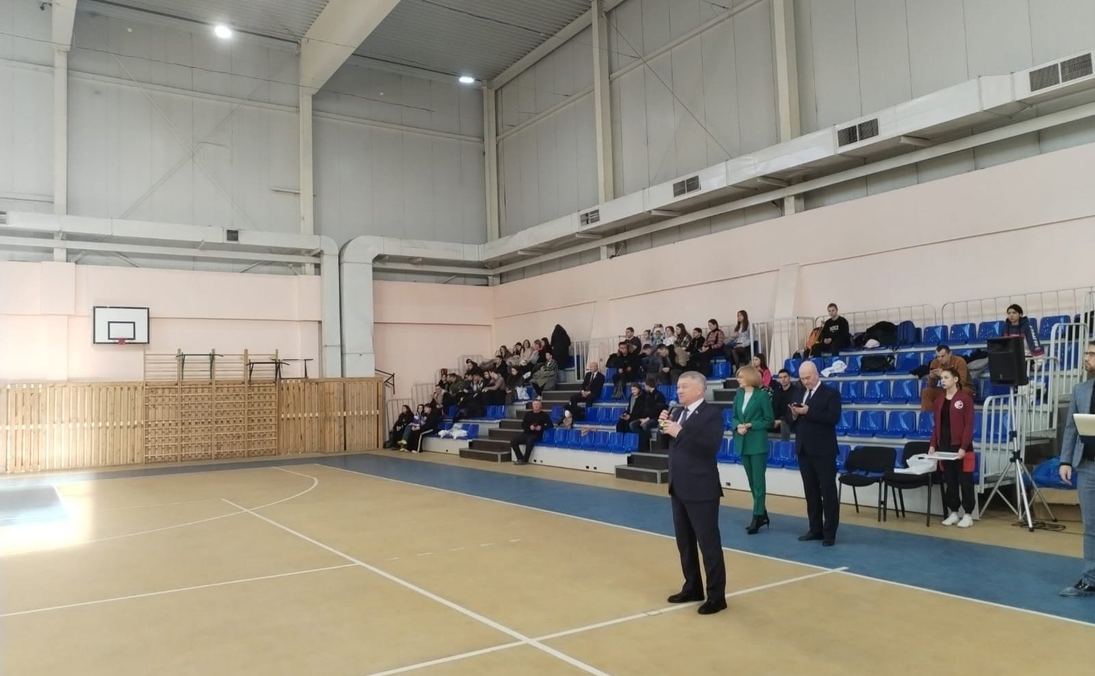 Сергей Михайлов посетил церемонию открытия финальных игр десятого юбилейного регионального этапа Чемпионата Школьной Баскетбольной Лиги «КЭС-БАСКЕТ»
