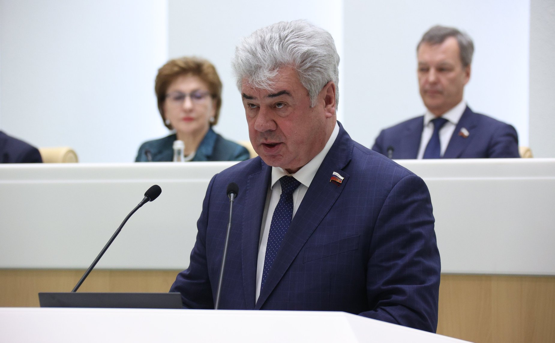 Виктор Бондарев