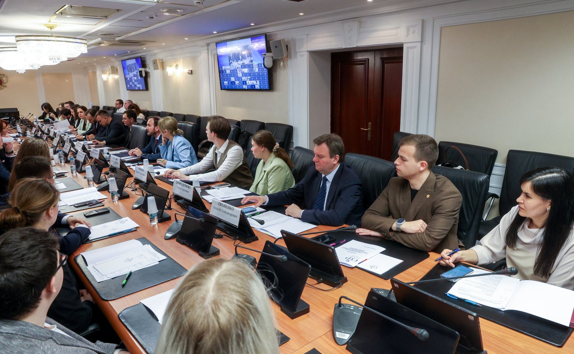 Круглый стол на тему «Роль институтов гражданского общества и органов публичной власти в развитии туристской отрасли РФ»