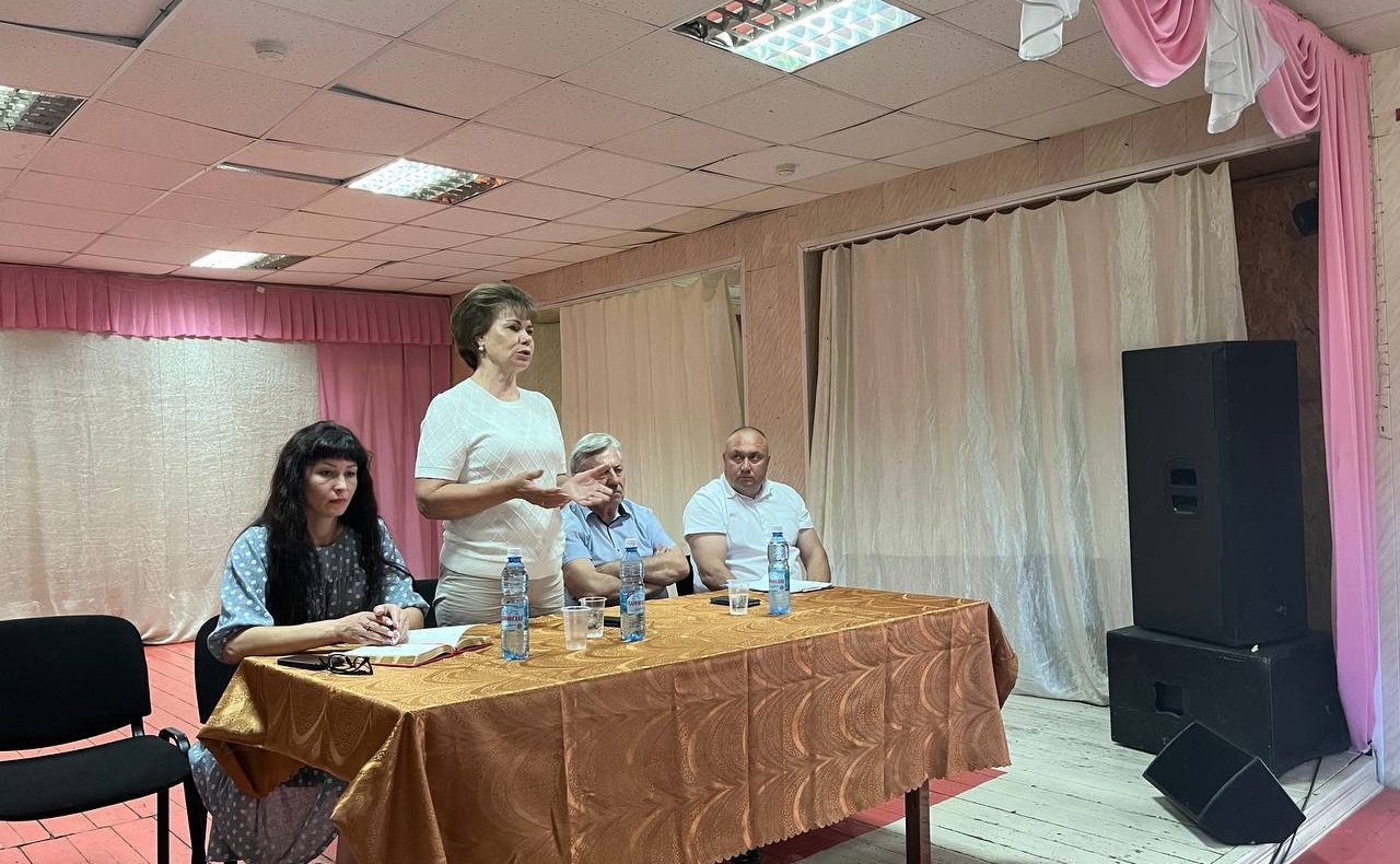 Татьяна Гигель в ходе рабочей командировки по региону приняла участие во встречах с жителями Чойского района — сел Уймень, Веселая Сейка и Каракокша