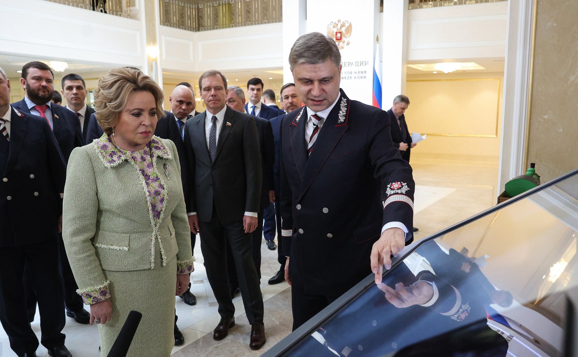 Открытие в Совете Федерации выставочной экспозиции для ознакомления с 20-летней историей ОАО «Российские железные дороги»