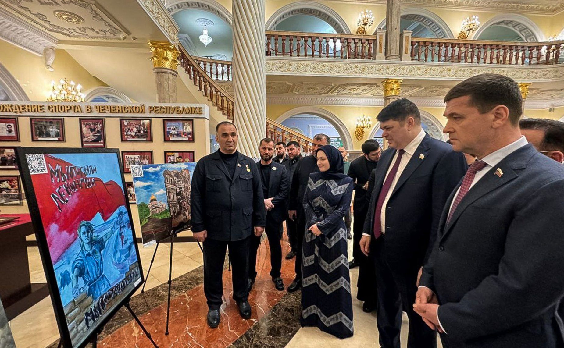 Дмитрий Василенко представил в Чеченской Республике выставку детского рисунка, посвященную 80-летию полного освобождения Ленинграда от фашистской блокады