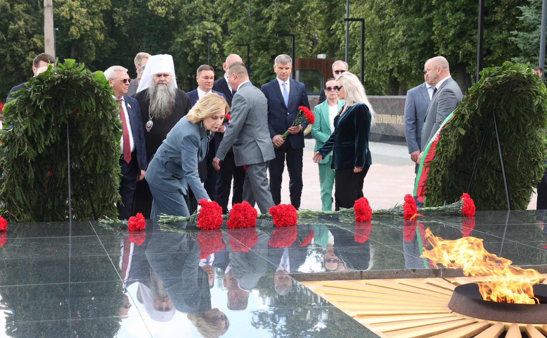 Церемония возложения венков к Вечному огню