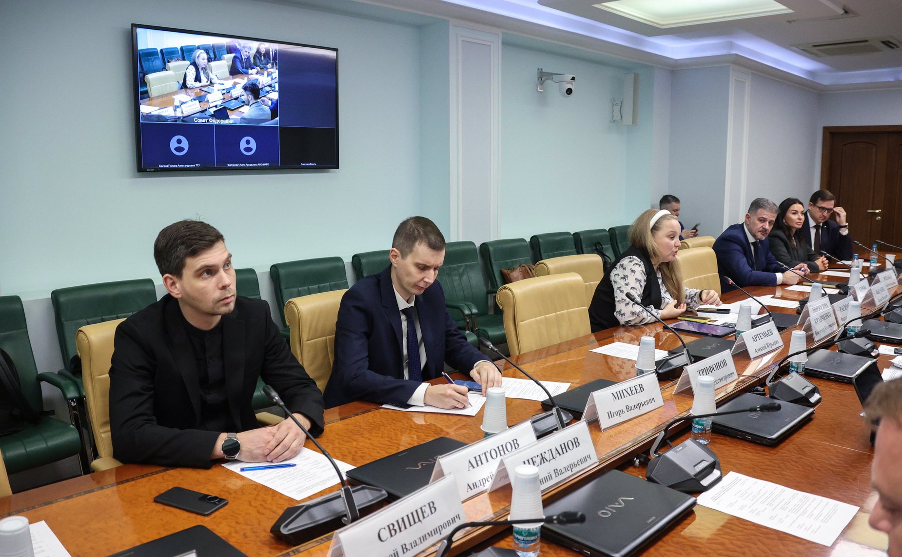 Круглый стол на тему «Актуальные проблемы реализации федерального проекта «Опережающая подготовка и переподготовка квалифицированных кадров по направлению новых материалов и химии»