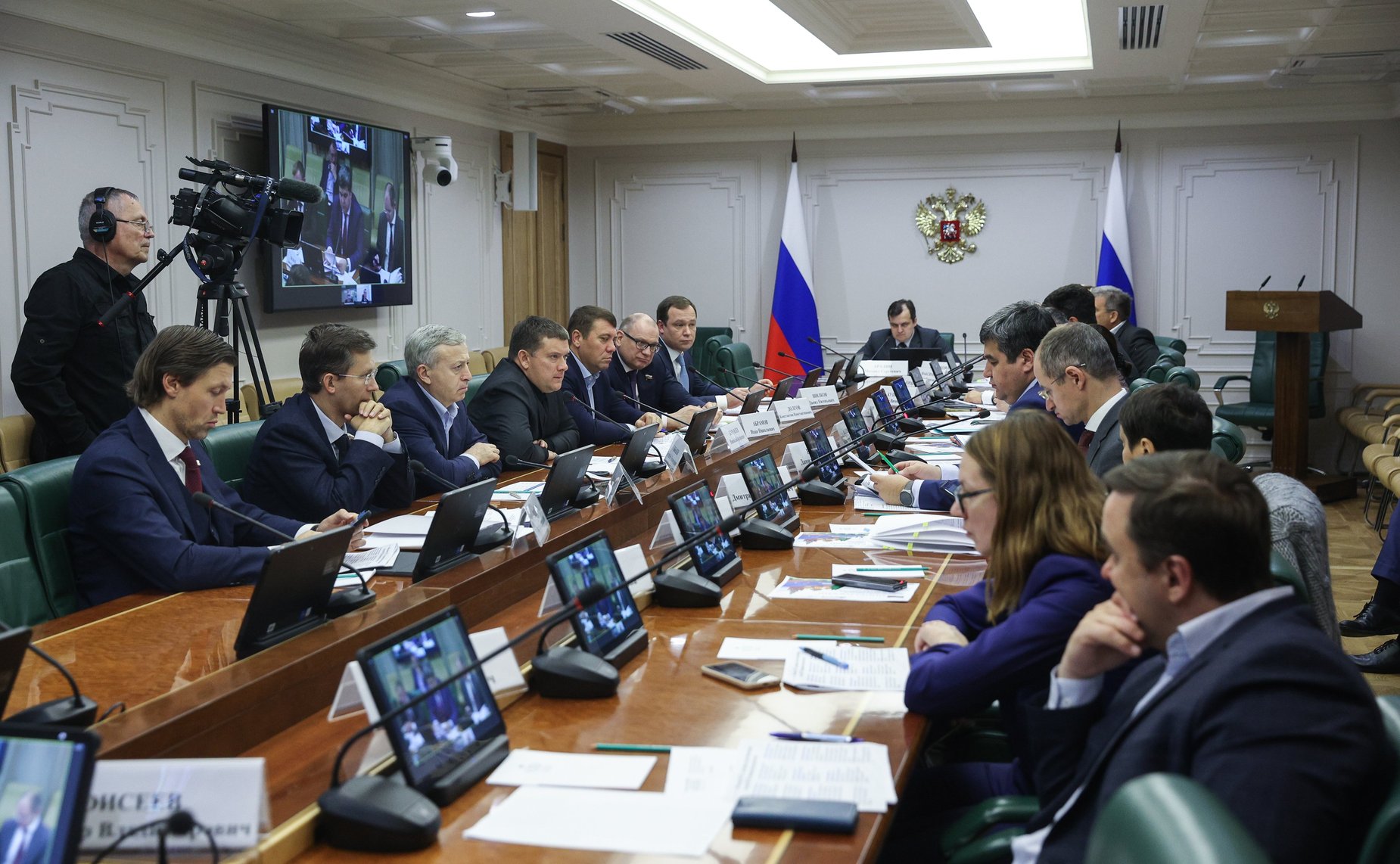 Заместитель Председателя Совета Федерации Николай Журавлев провел совещание по вопросам развития малого и среднего предпринимательства в стране