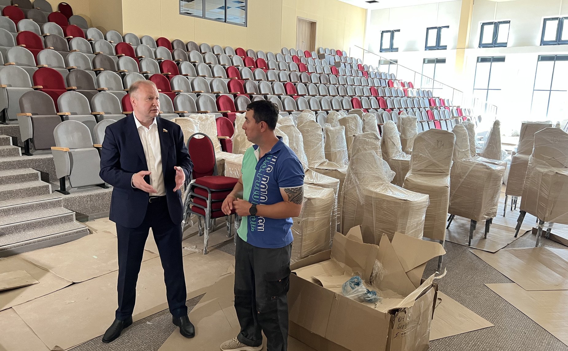 Виктор Шептий проинспектировал ход строительства гимназии в Екатеринбурге