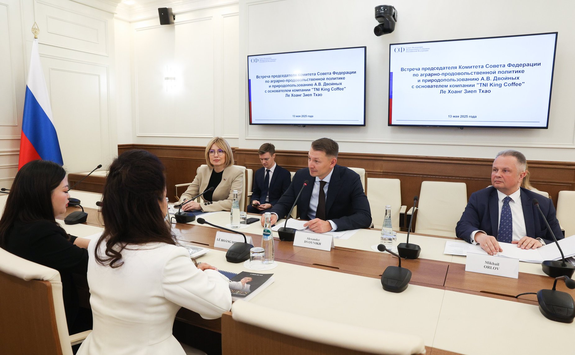 Александр Двойных встретился в Совете Федерации с основательницей крупнейшей вьетнамской компании по производству кофе и напитков Ле Хоанг Зиеп Тхао