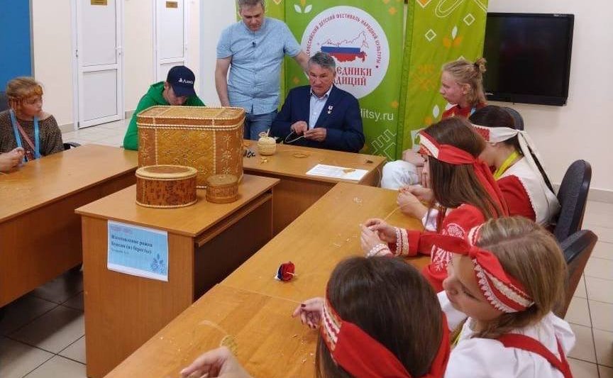 Юрий Воробьев принял участие в заключительном этапе Всероссийского детского фестиваля «Наследники традиций», который проходит на Вологодчине
