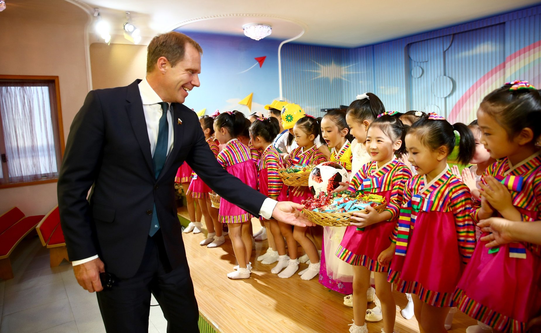 Посещение Кёнсанского детского сада