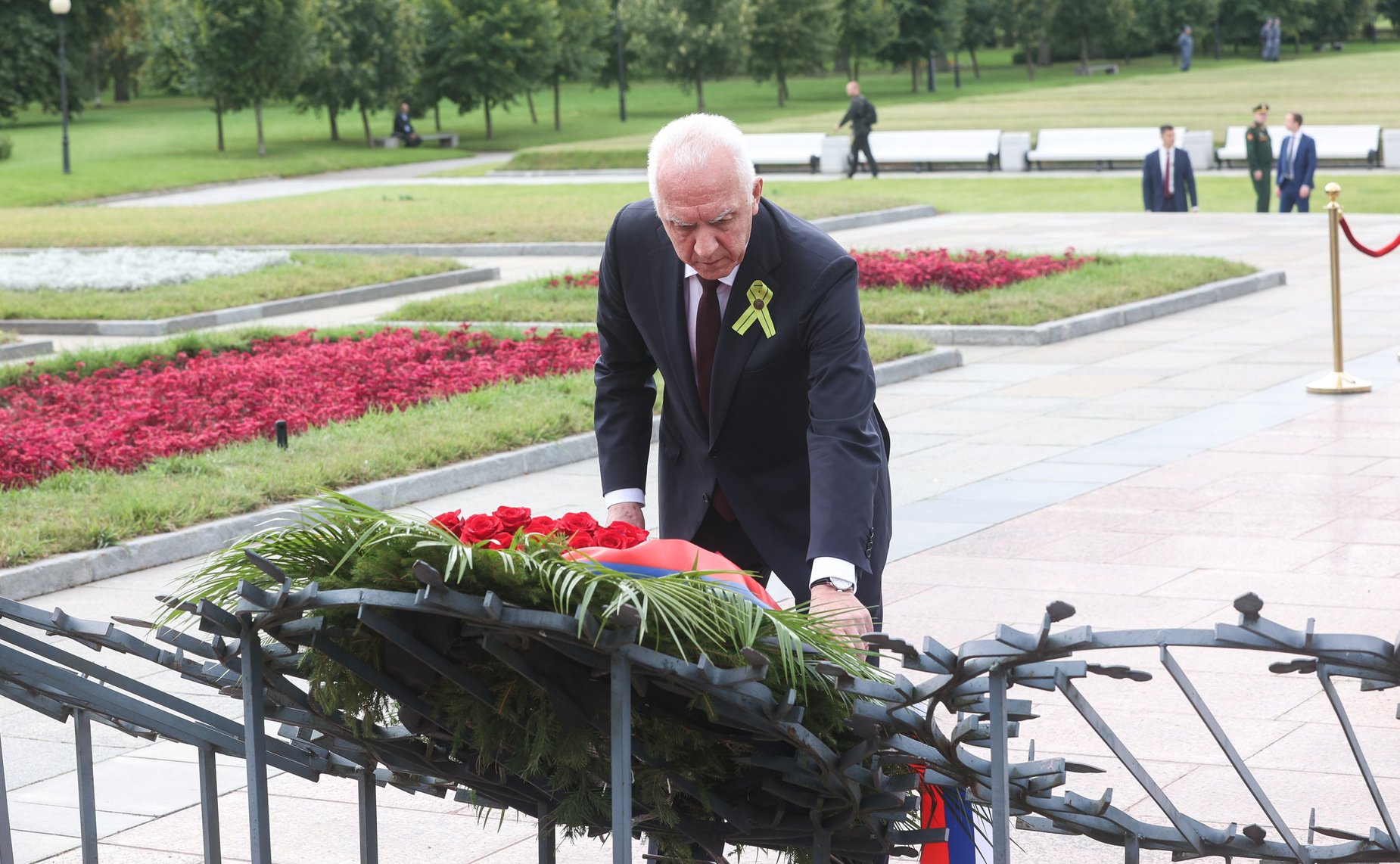 Валентина Матвиенко приняла участие в торжественно-траурной церемонии возложения венков и цветов к монументу «Мать-Родина» на Пискаревском мемориальном кладбище