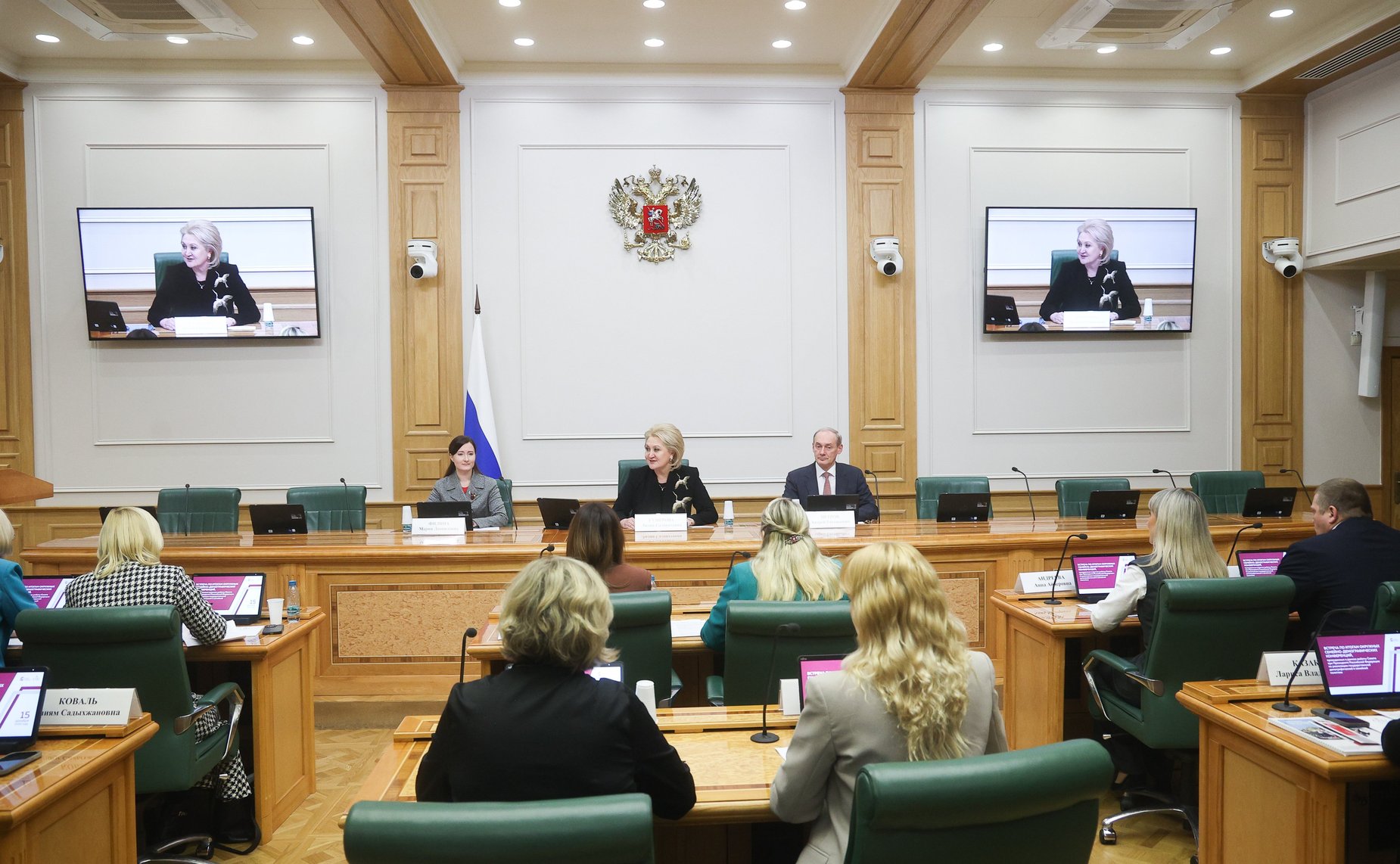 Встреча председателя Комитета СФ по науке, образованию и культуре Лилии Гумеровой с участниками окружных семейно-демографических конференций