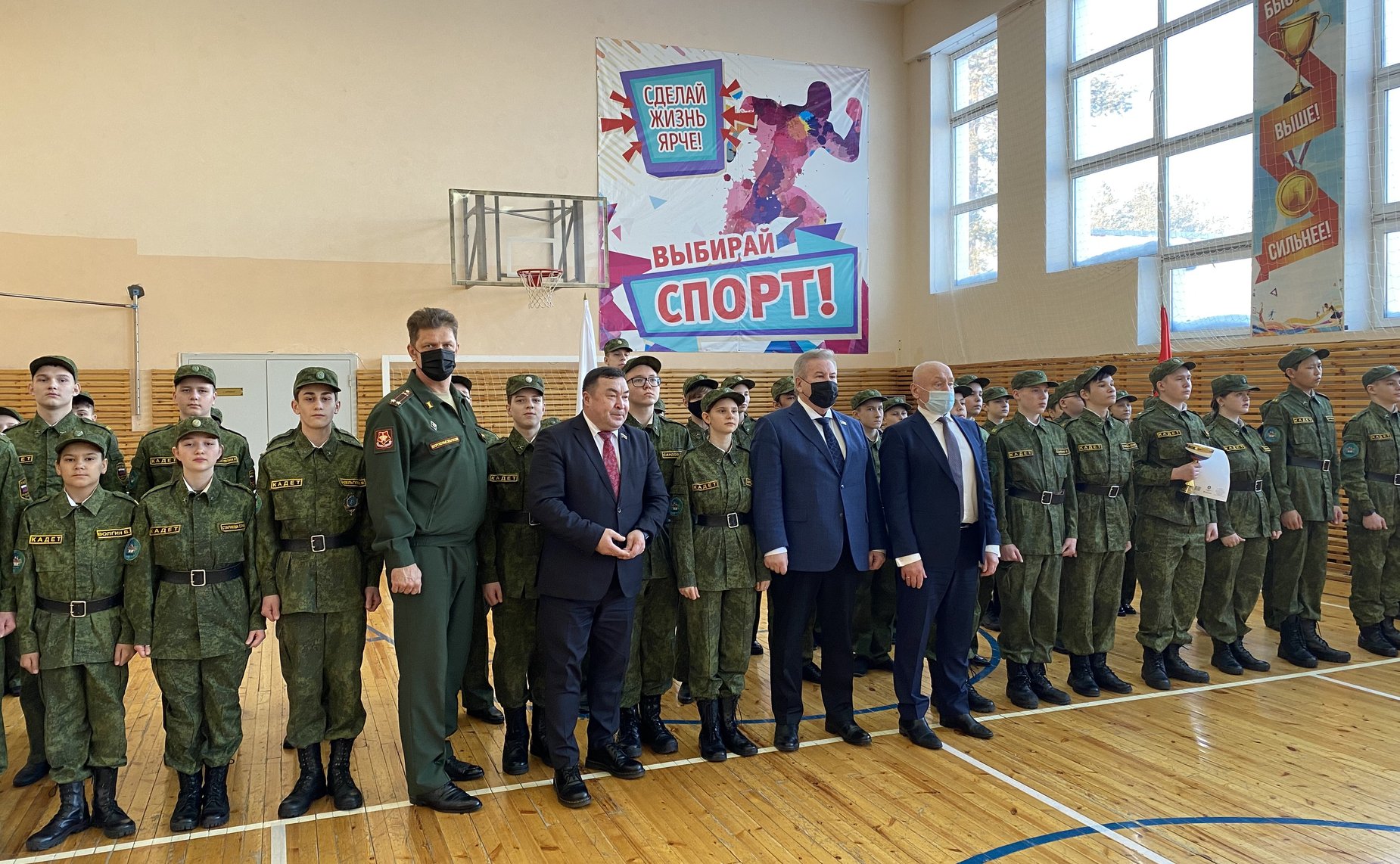 Александр Новьюхов осмотрел социальные объекты города Белоярский и национального села Казым