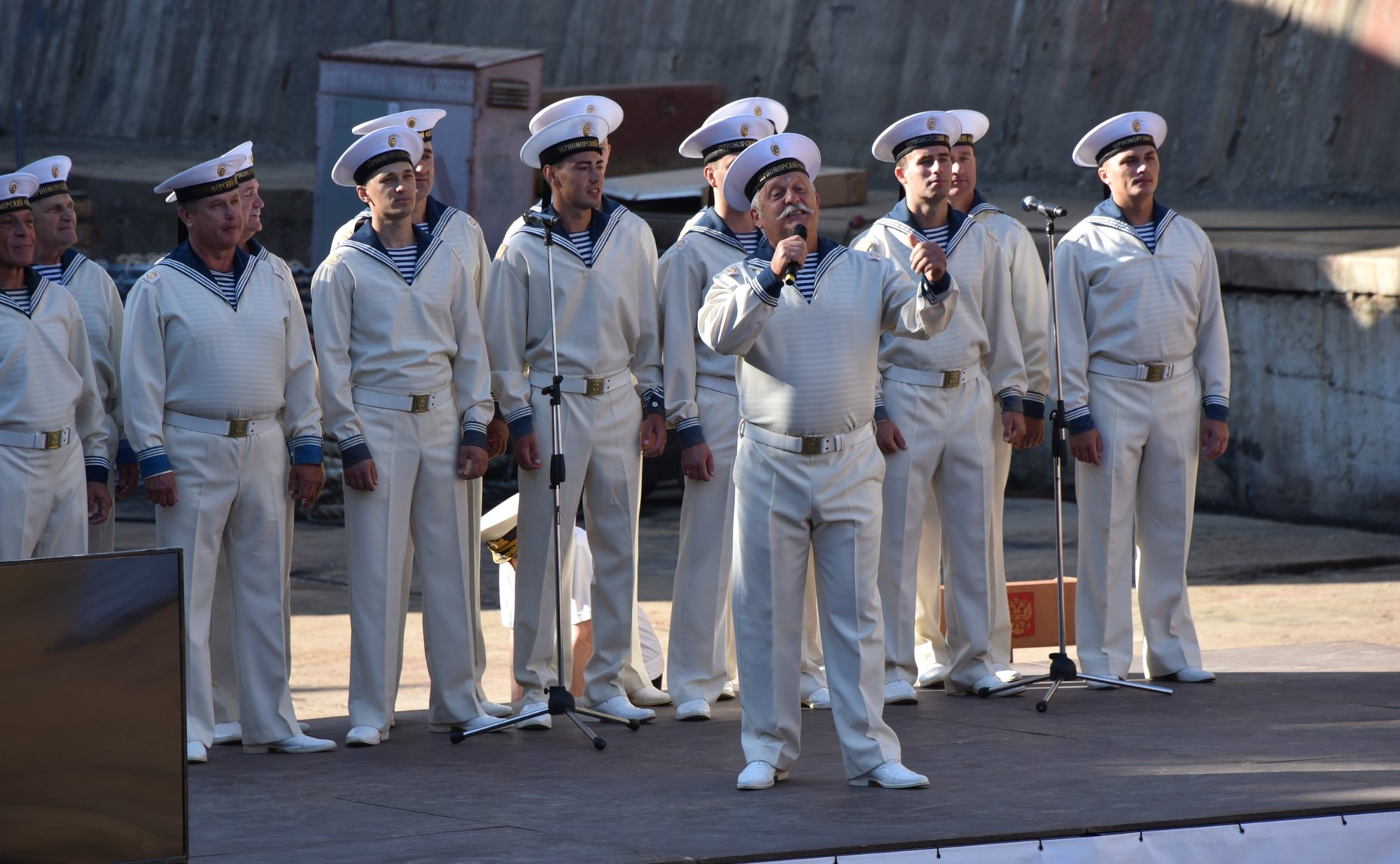 На Севастопольском морском заводе АО «ЦС «Звёздочка» состоялся митинг трудового коллектива предприятия и личного состава подводной лодки «Великий Новгород»