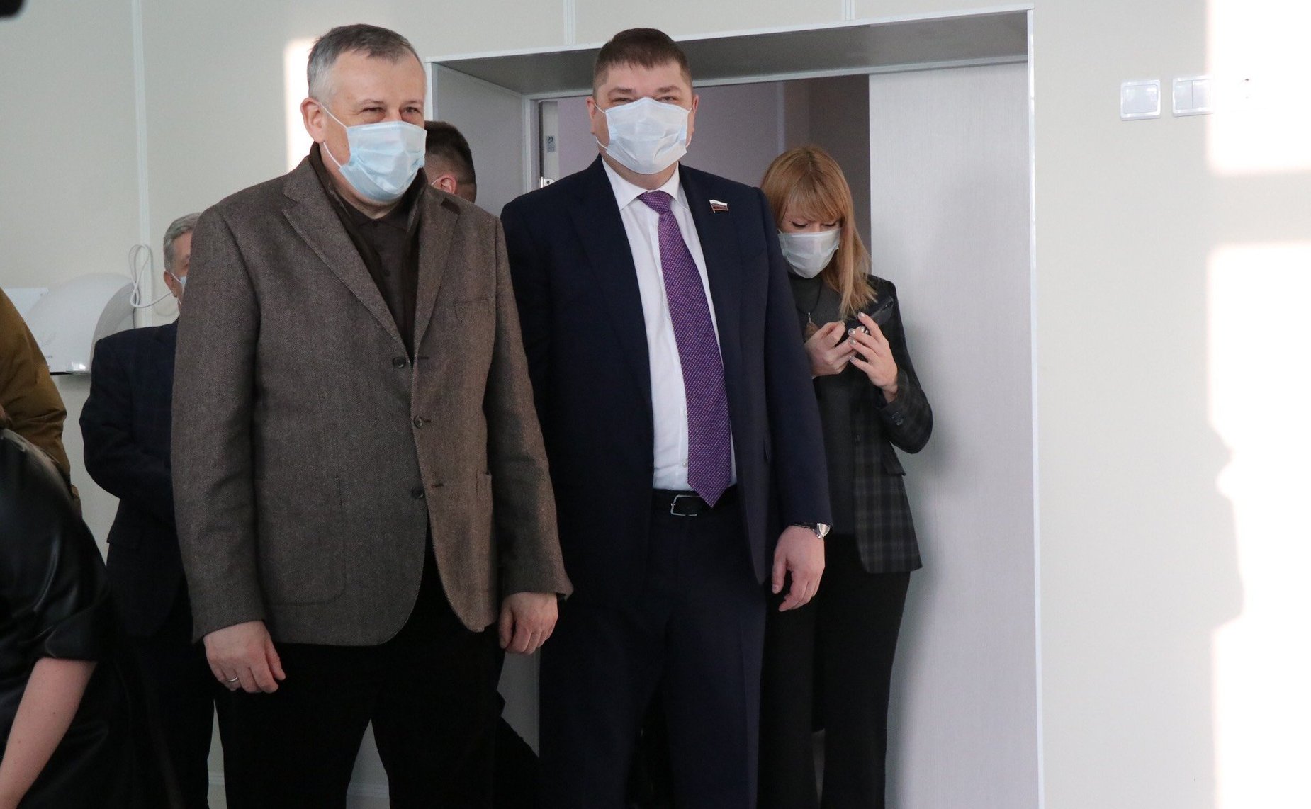 Дмитрий Василенко посетил новое здание школы в Шлиссельбурге Ленинградской области