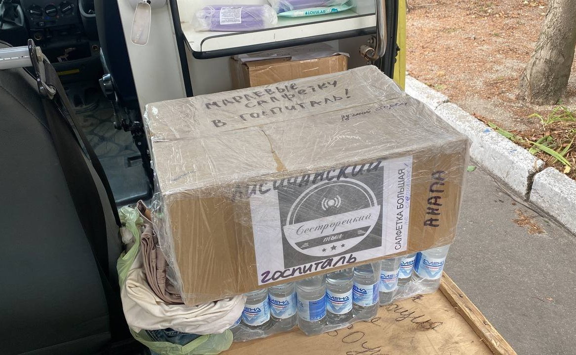 Игорь Кастюкевич встретил автомобиль скорой помощи, который передали жители и организации Архангельска для работы гуманитарной миссии в Херсонской области