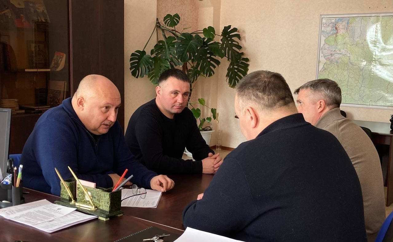 Андрей Базилевский осмотрел здания и помещения военных комиссариатов на предмет их соответствия требованиям строительных норм и правил о доступности для маломобильных групп населения