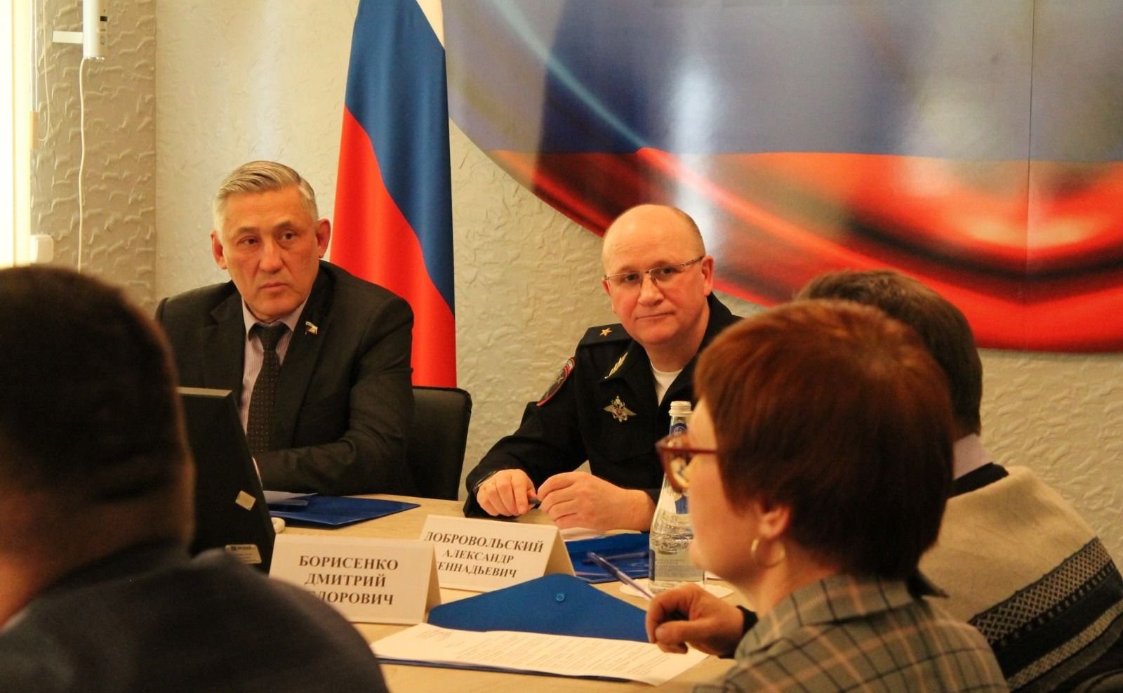 Юрий Валяев провел торжественную церемонию вручения удостоверений членам обновленного Общественного совета в Еврейской автономной области