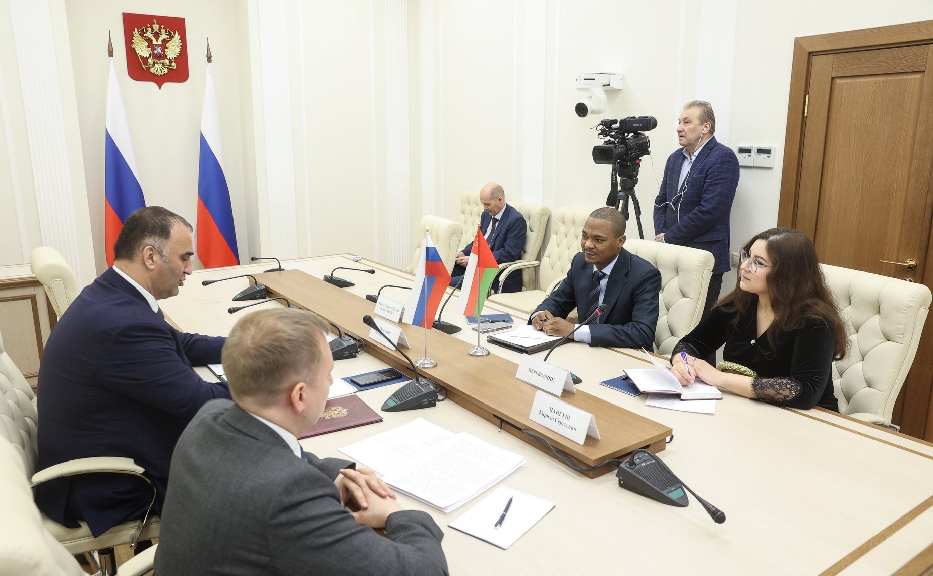 Встреча руководителя группы по сотрудничеству СФ с Государственным советом Султаната Оман, заместителя председателя Комитета СФ по социальной политике Мохмада Ахмадова с Чрезвычайным и Полномочным Послом Султаната Оман в РФ