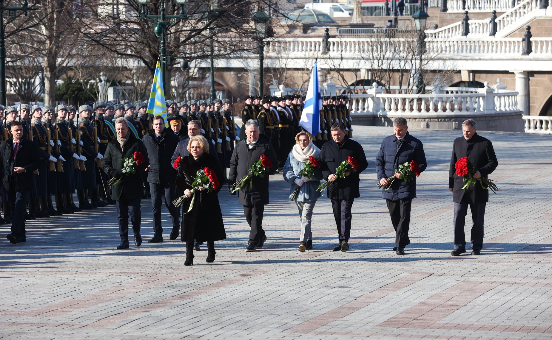 Председатель Совета Федерации Валентина Матвиенко возложила цветы к Могиле Неизвестного Солдата у Кремлевской стены