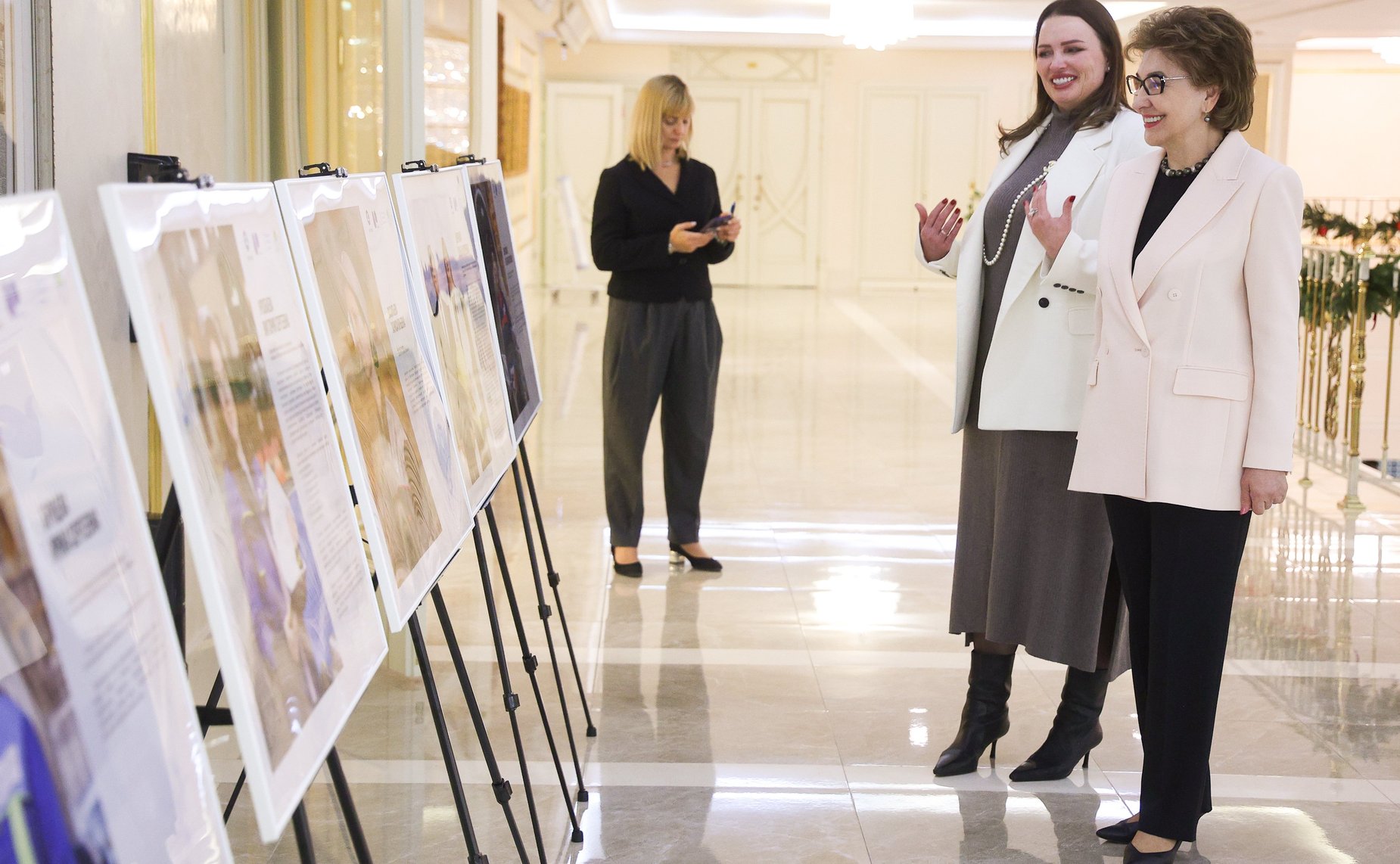 В Совете Федерации открылась выставка «Женские лица российской атомной промышленности»