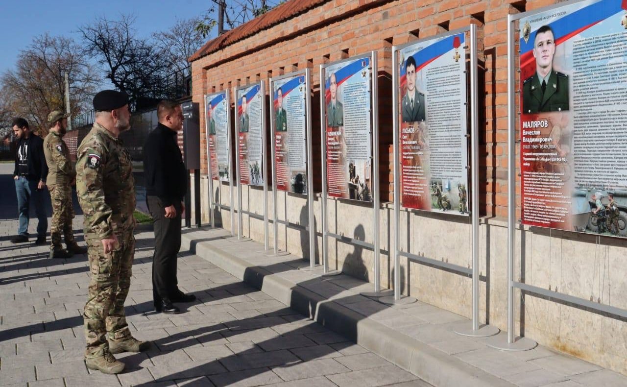 Айрат Гибатдинов вместе с бойцами разведывательно-штурмовой бригады «Ветераны» почтили память жертв трагедии в Беслане и возложили цветы к мемориалу