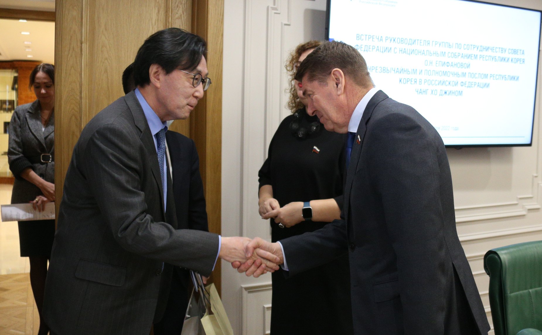 Встреча руководителя группы по сотрудничеству СФ с Национальным Собранием Республики Корея Ольги Епифановой с Чрезвычайным и Полномочным Послом Республики Корея в РФ