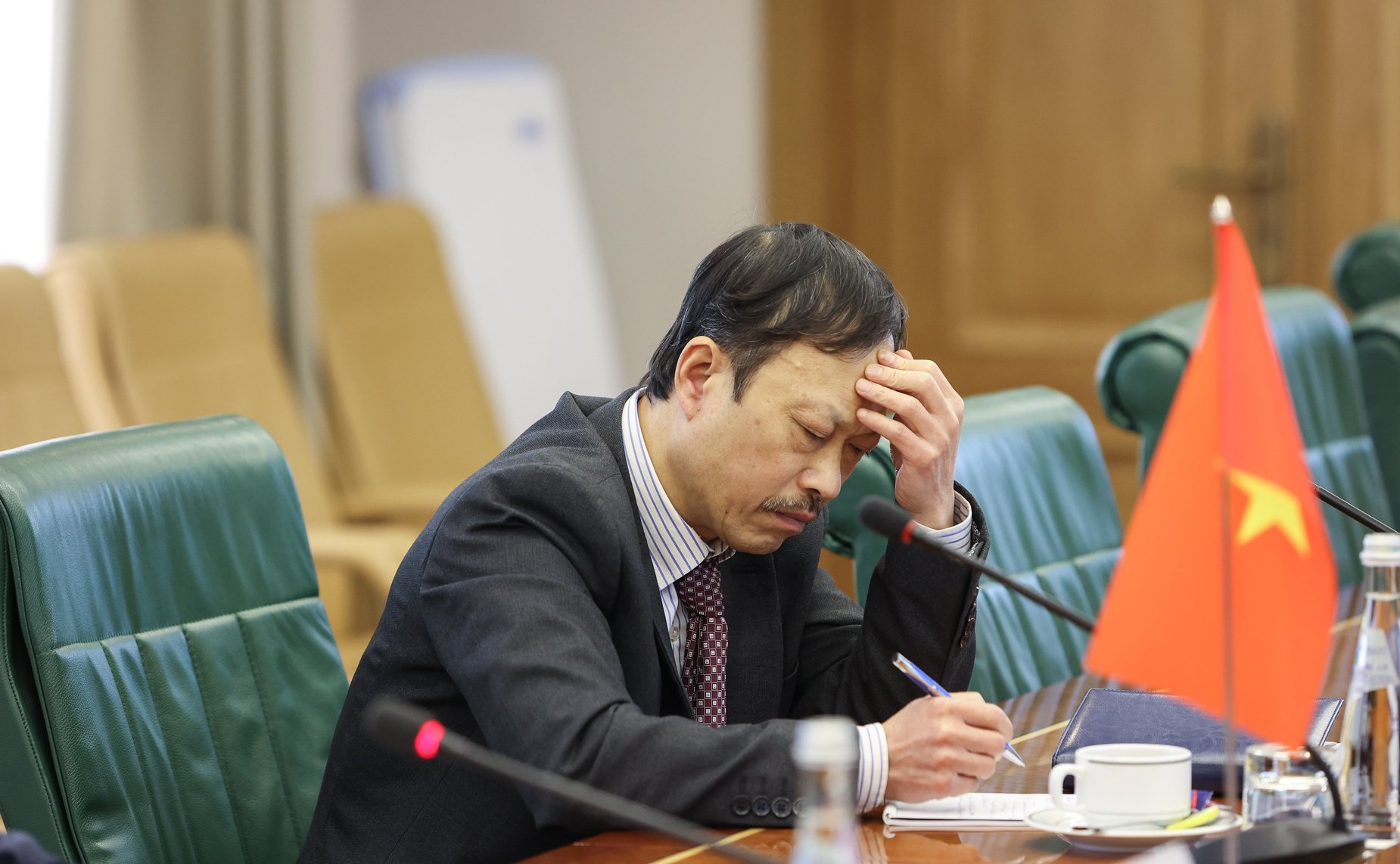 Встреча первого заместителя председателя Комитета СФ по международным делам Андрея Денисова с Чрезвычайным и Полномочным Послом Социалистической Республики Вьетнам в РФ