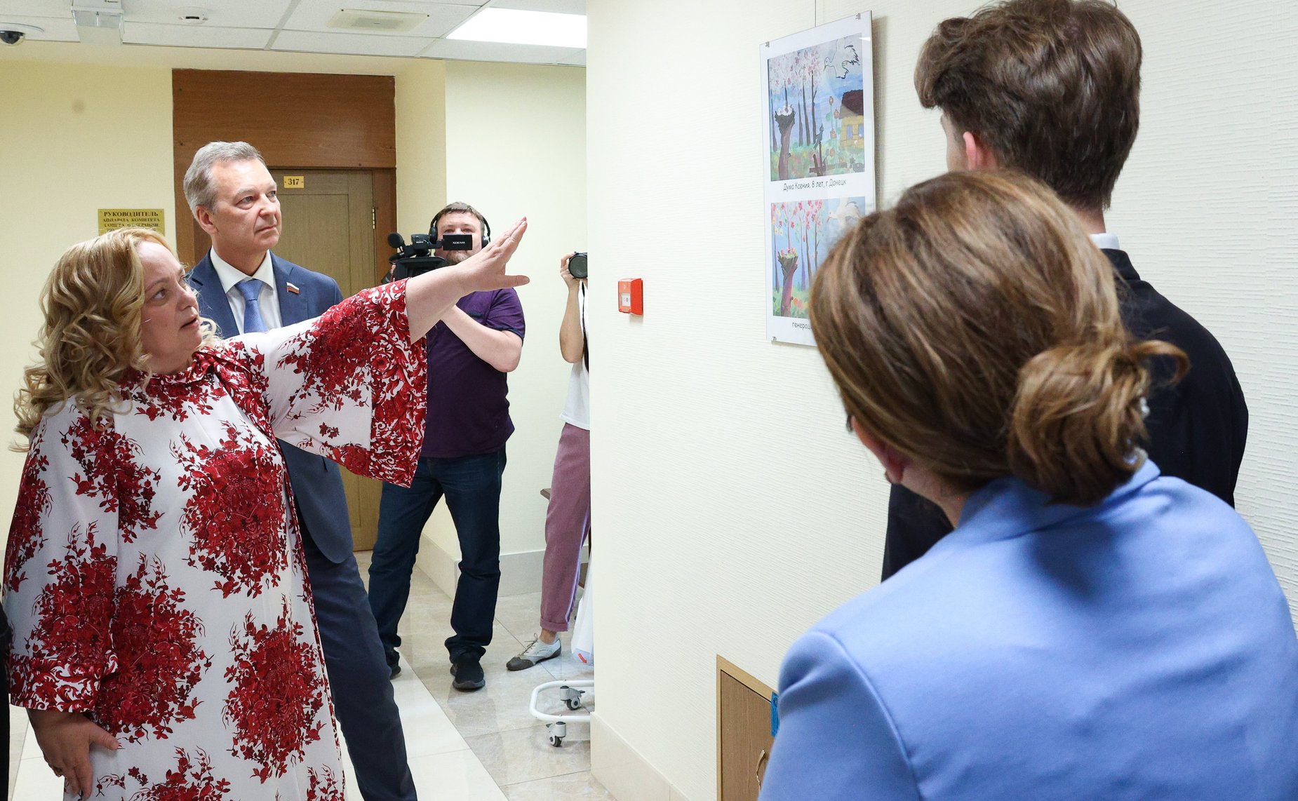 Открытие выставки «Новая реальность глазами юных строителей будущей России»