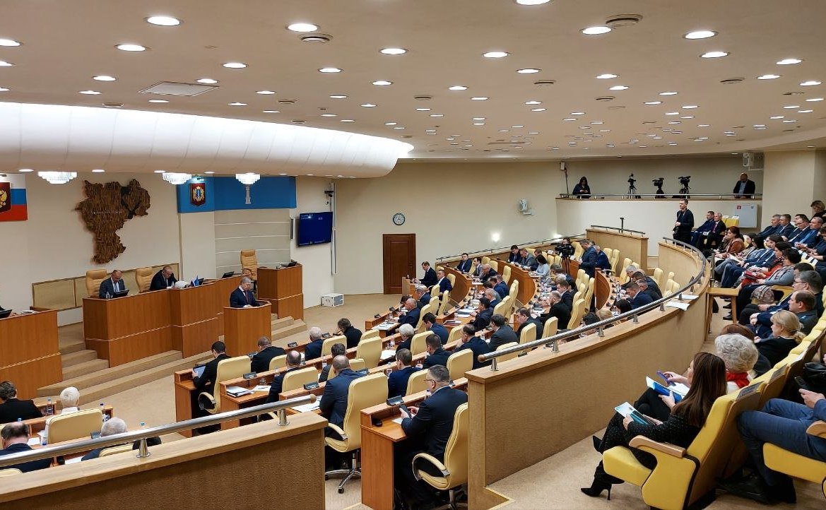 Сергей Рябухин в ходе работы в регионе принял участие в 65-м заседании Законодательного Собрания