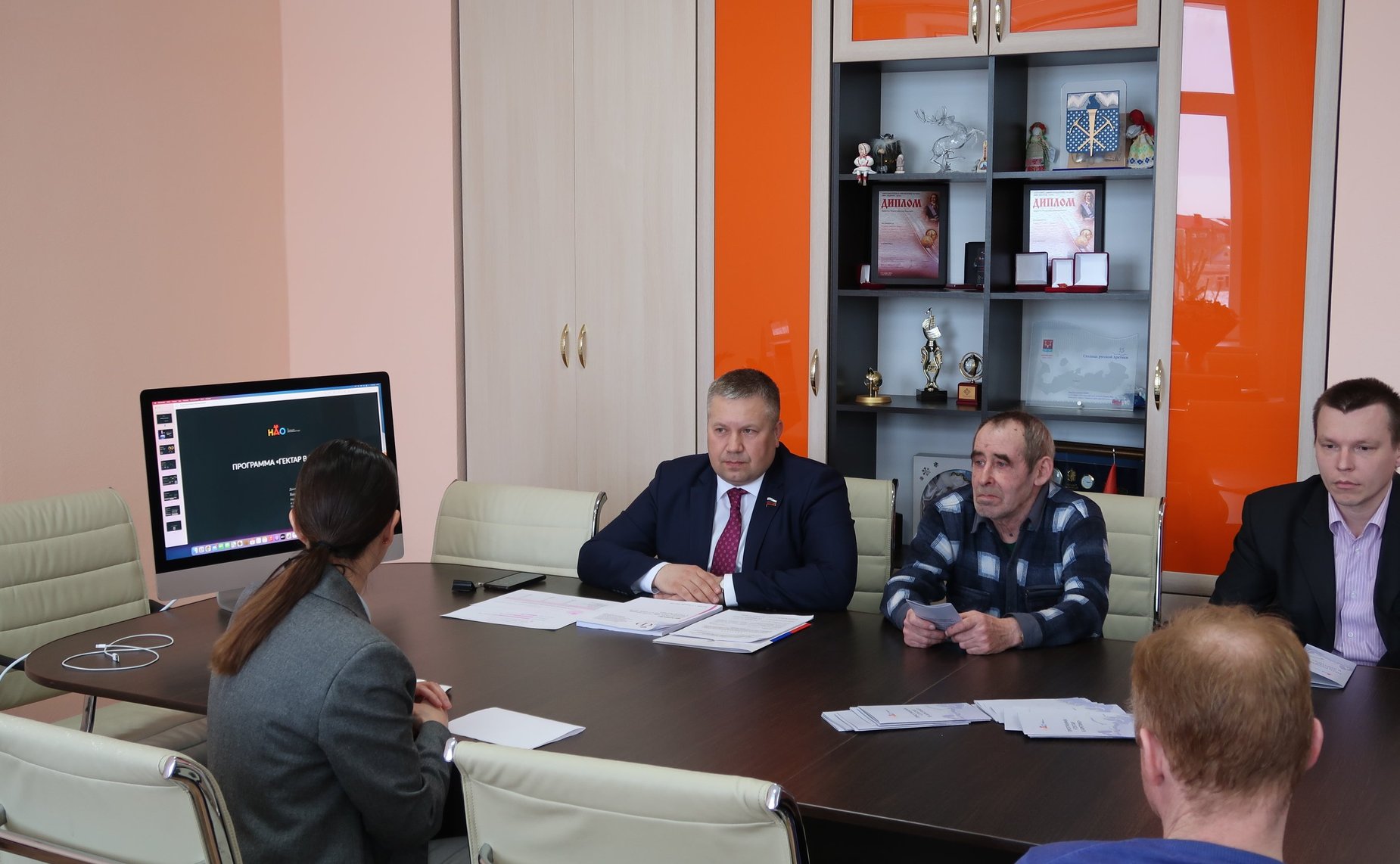 Денис Гусев в рамках работы в регионе встретился с жителями Нарьян-Мара